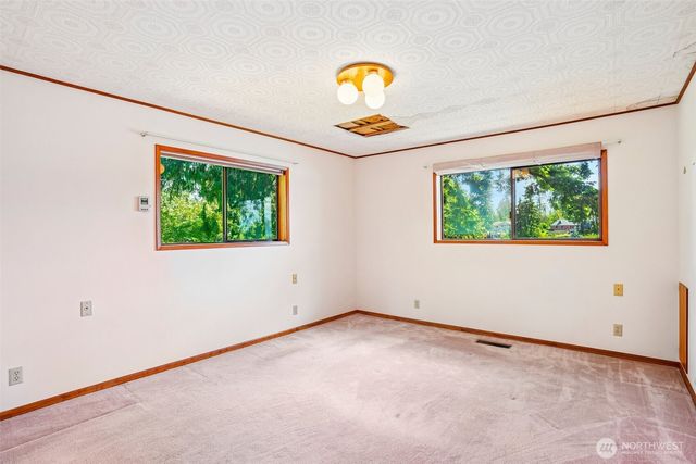 21417 Snag Island Drive E, Lake Tapps, WA 98391