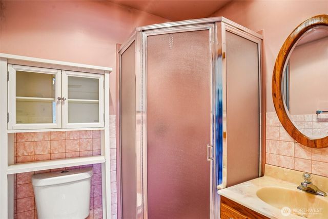 21417 Snag Island Drive E, Lake Tapps, WA 98391
