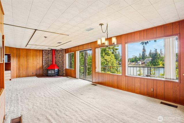 21417 Snag Island Drive E, Lake Tapps, WA 98391