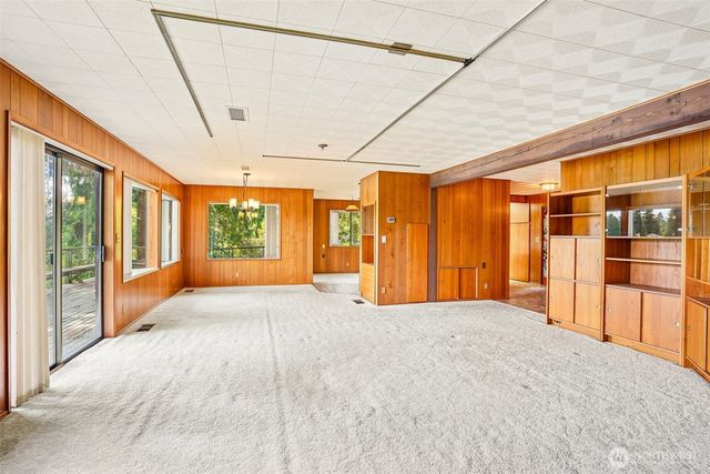 21417 Snag Island Drive E, Lake Tapps, WA 98391