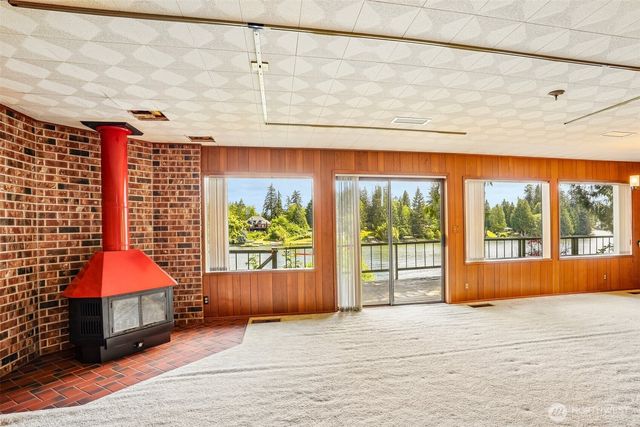 21417 Snag Island Drive E, Lake Tapps, WA 98391