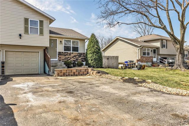 1019 N JAN MAR Street, Olathe, KS 66061