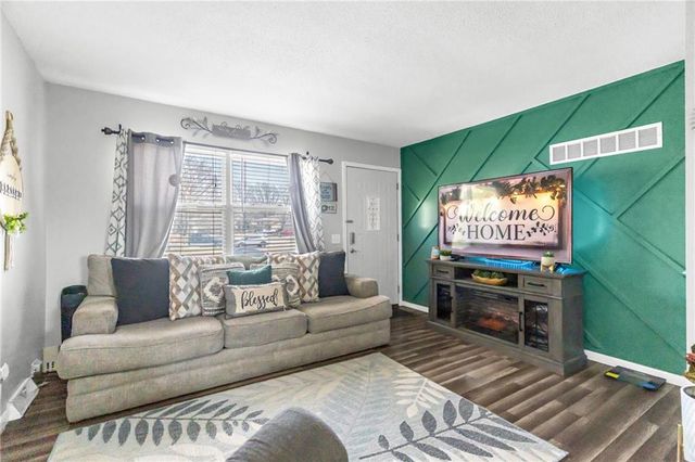 1019 N JAN MAR Street, Olathe, KS 66061