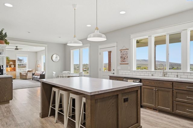 59426 E. 95th Prse, Benton City, WA 99320