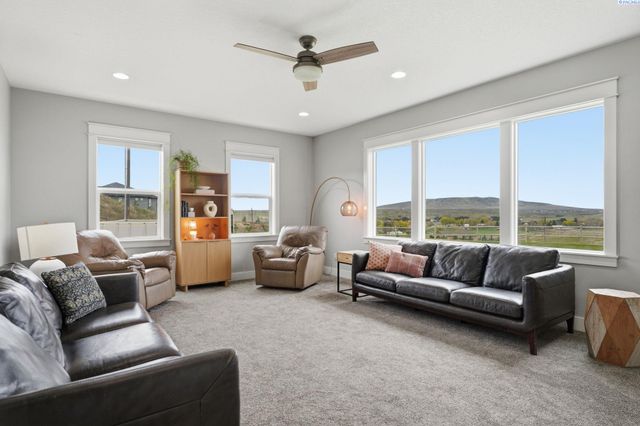 59426 E. 95th Prse, Benton City, WA 99320