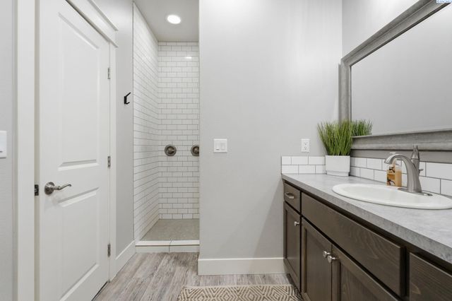 59426 E. 95th Prse, Benton City, WA 99320