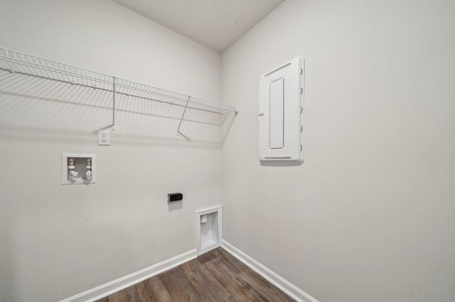 102 FIELDCREST LN, Staunton, VA 24401