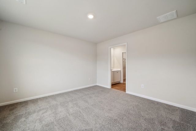 102 FIELDCREST LN, Staunton, VA 24401