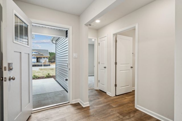 102 FIELDCREST LN, Staunton, VA 24401