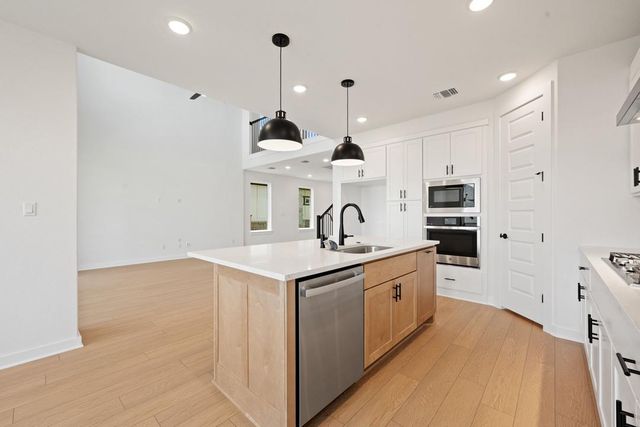 169 Grayson Elm Pass, Dripping Springs, TX 78620