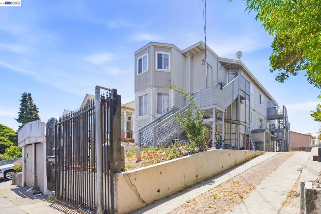 Image 1 of property listing at 2223 E 23Rd St, Oakland, CA 94606