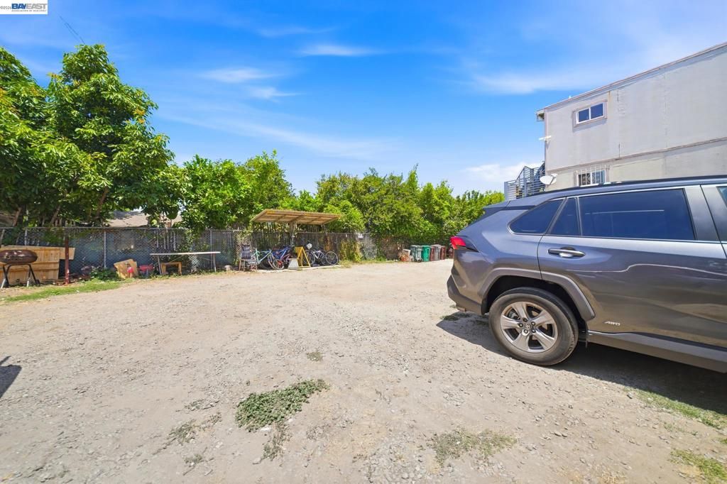 Image 10 of property listing at 2223 E 23Rd St, Oakland, CA 94606