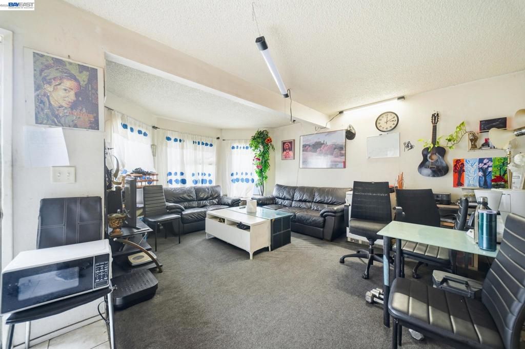 Image 14 of property listing at 2223 E 23Rd St, Oakland, CA 94606
