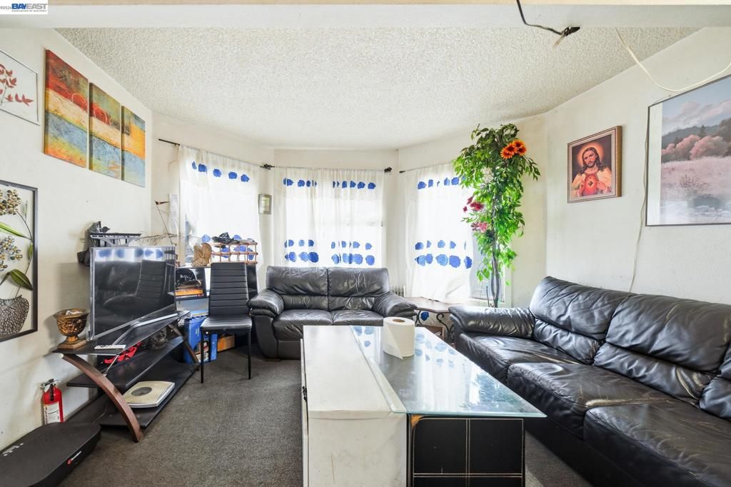 Image 15 of property listing at 2223 E 23Rd St, Oakland, CA 94606