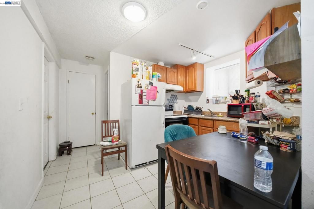 Image 21 of property listing at 2223 E 23Rd St, Oakland, CA 94606