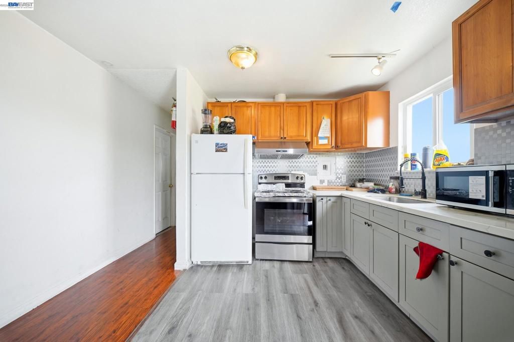 Image 29 of property listing at 2223 E 23Rd St, Oakland, CA 94606
