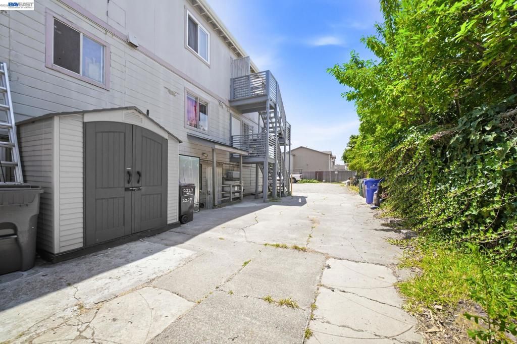 Image 6 of property listing at 2223 E 23Rd St, Oakland, CA 94606