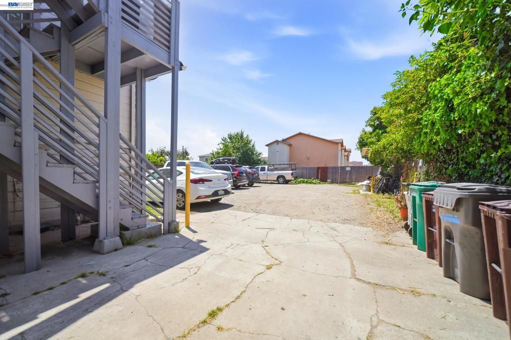Image 7 of property listing at 2223 E 23Rd St, Oakland, CA 94606