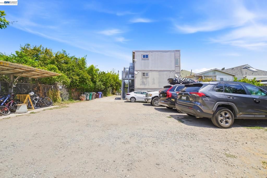 Image 9 of property listing at 2223 E 23Rd St, Oakland, CA 94606