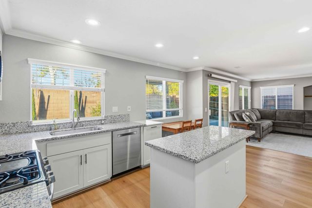 1856 Grouse Run Cir, Roseville, CA 95747