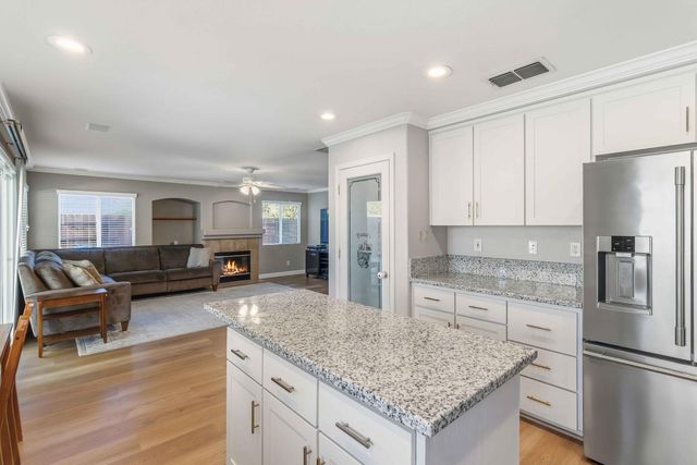 1856 Grouse Run Cir, Roseville, CA 95747