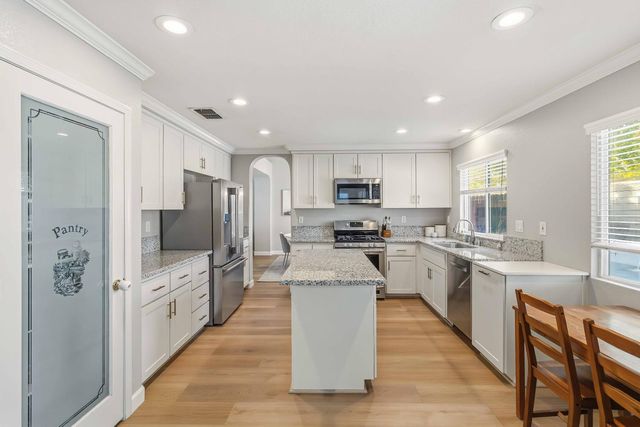 1856 Grouse Run Cir, Roseville, CA 95747