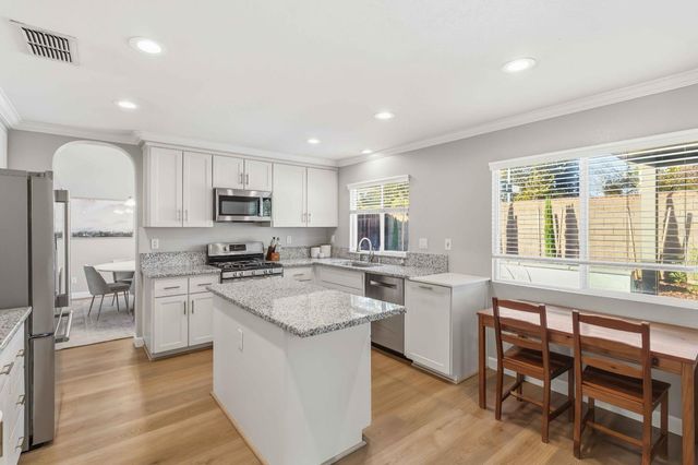 1856 Grouse Run Cir, Roseville, CA 95747