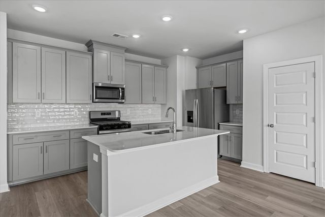 662 Cozy Bluff Road, Spartanburg, SC 29301