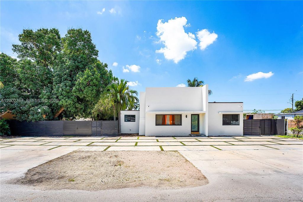 3040 NW 93rd St, Miami, FL 33147