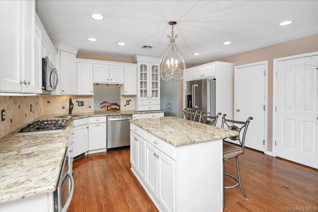 14 Donna Place, East Islip, NY 11730