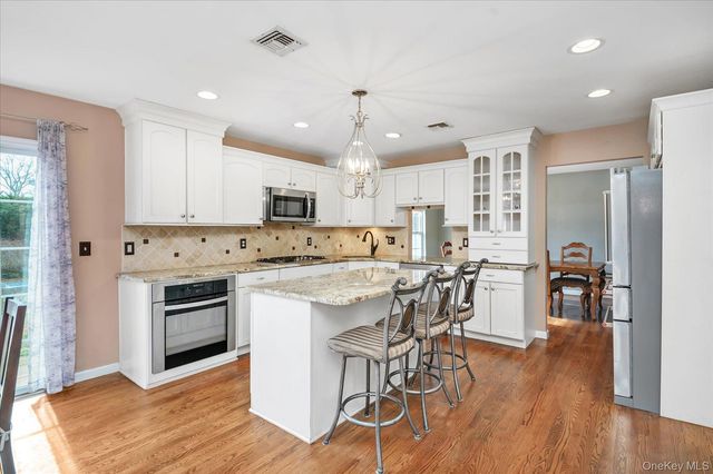 14 Donna Place, East Islip, NY 11730