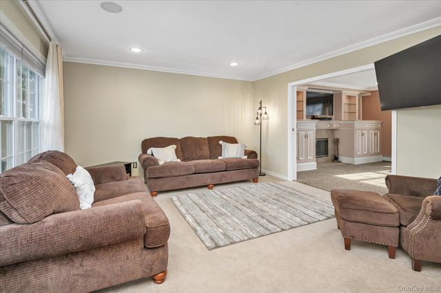 14 Donna Place, East Islip, NY 11730