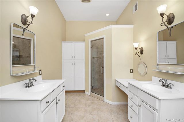 14 Donna Place, East Islip, NY 11730