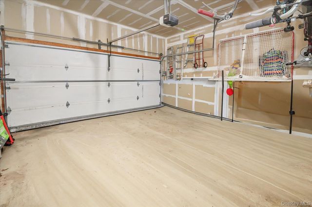 14 Donna Place, East Islip, NY 11730