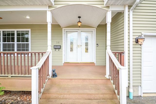 14 Donna Place, East Islip, NY 11730