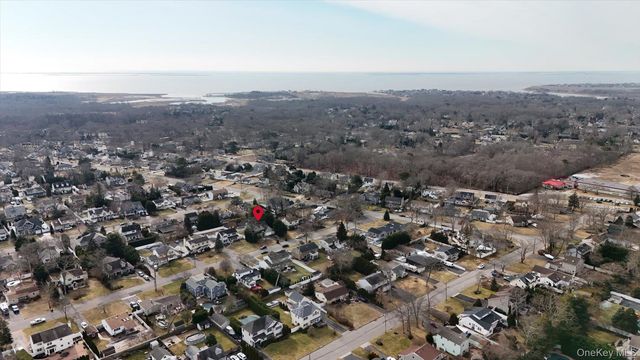 14 Donna Place, East Islip, NY 11730