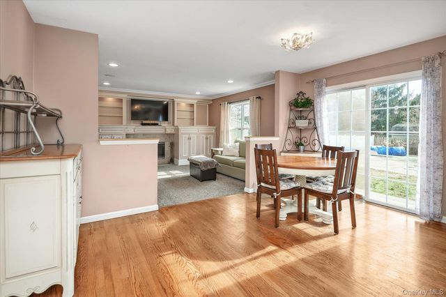 14 Donna Place, East Islip, NY 11730