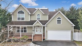 14 Donna Place, East Islip, NY 11730