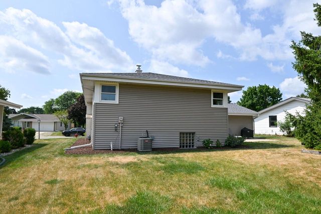 5989 Sugarbush LANE, Greendale, WI 53129