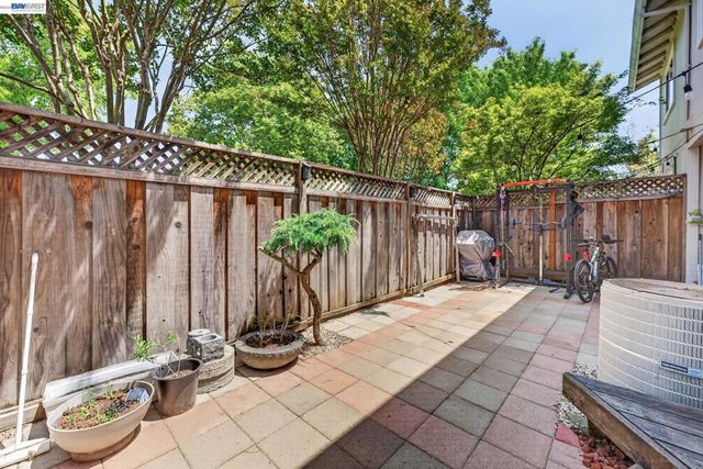 7445 Rolling Hills Cir, Dublin, CA 94568