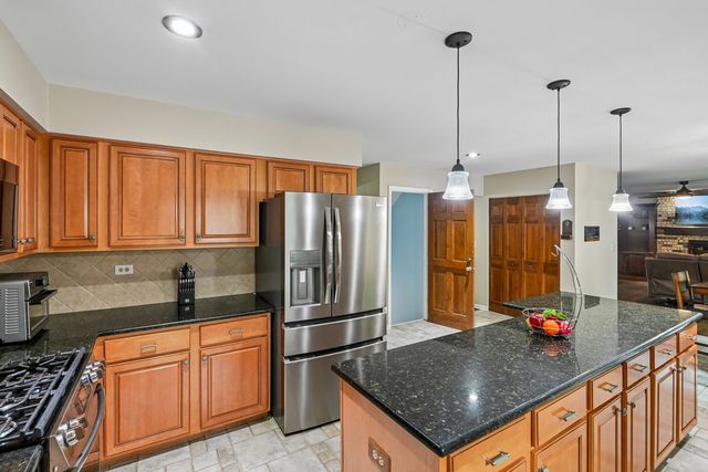 1898 Kaneville Road, Geneva, IL 60134