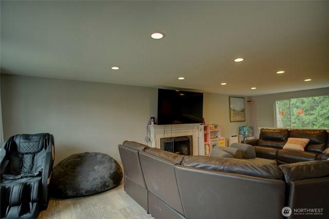 17102 146 Avenue SE, Renton, WA 98058