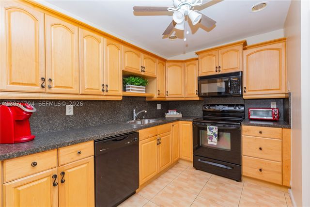 1055 NW 83rd Ave C47, Plantation, FL 33322