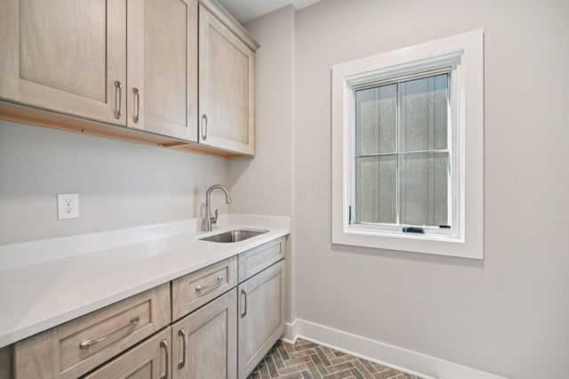 2841 Katmai Drive, Columbus, OH 43228