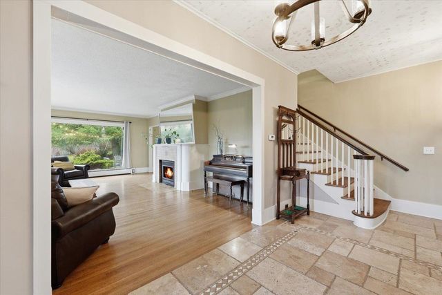 9227 N Mountain View Ln, Spokane, WA 99218