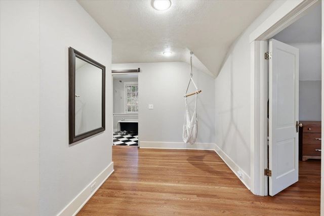 9227 N Mountain View Ln, Spokane, WA 99218