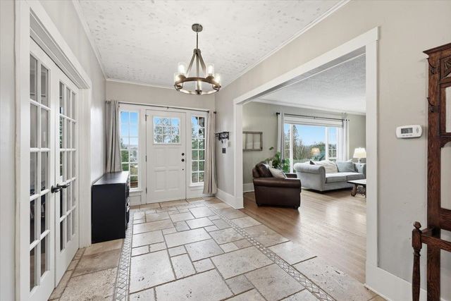 9227 N Mountain View Ln, Spokane, WA 99218