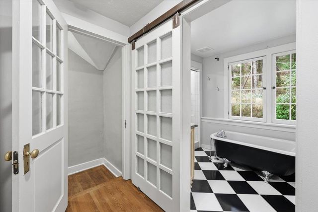 9227 N Mountain View Ln, Spokane, WA 99218