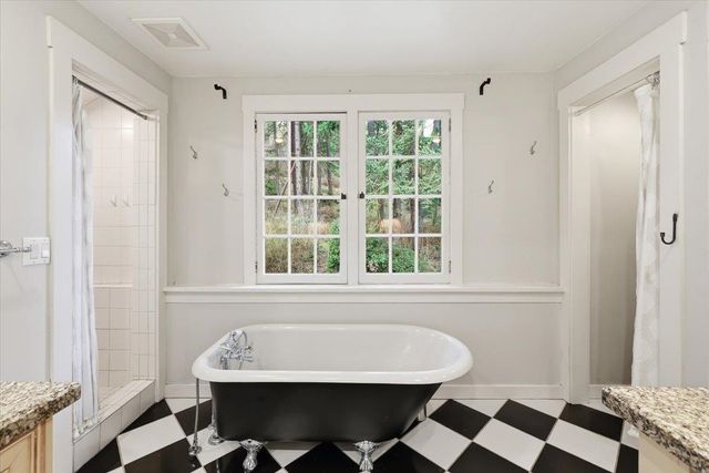 9227 N Mountain View Ln, Spokane, WA 99218