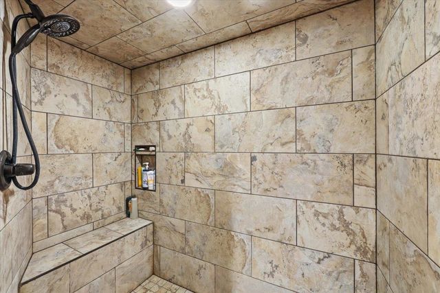 9227 N Mountain View Ln, Spokane, WA 99218